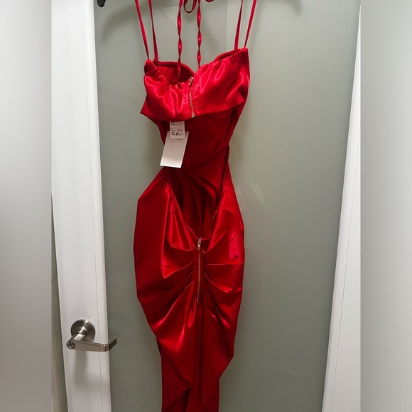 Red Dress - Picture 2 of 4